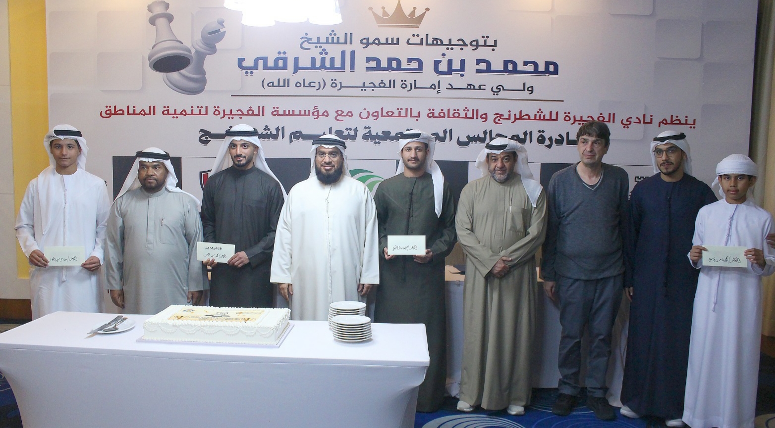 آل بركت والزعابي مع اللاعبين