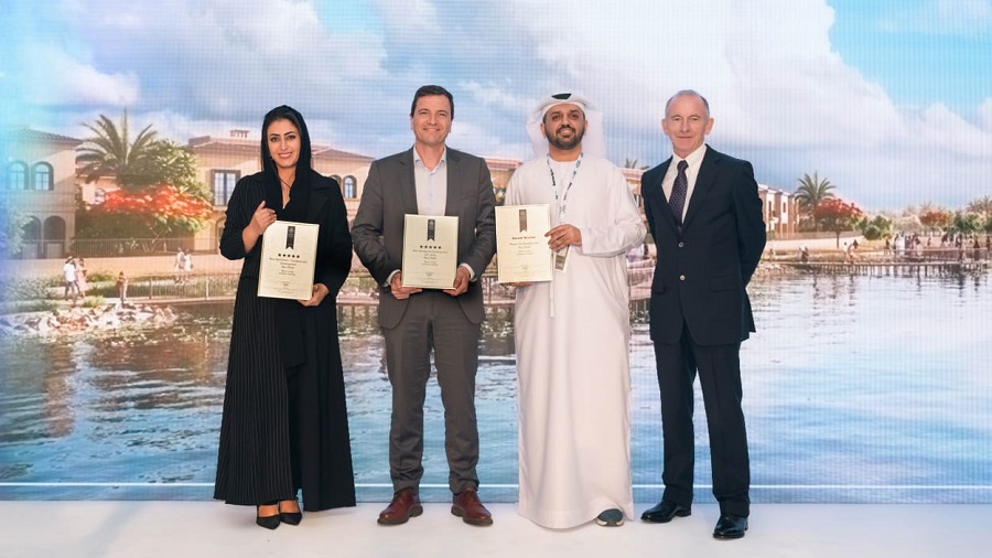 بلووم القابضة تحصد 3 جوائز أفضل مشروع عقاري وسكني وشقق سكنية في أبوظبي 2024