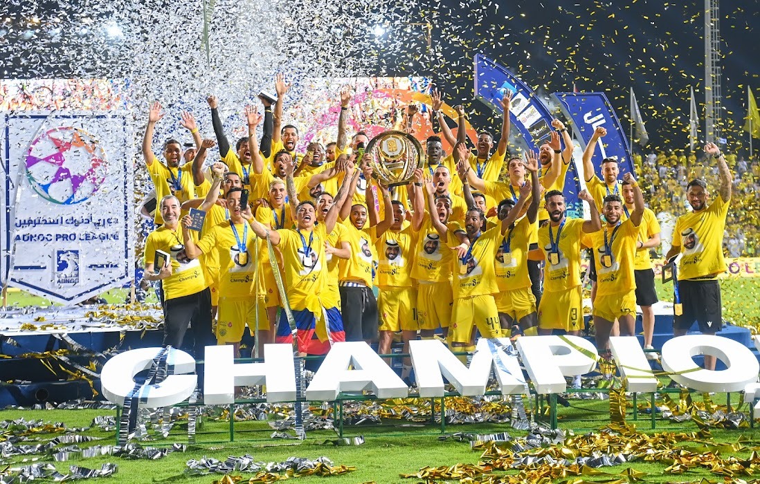 احتفالية لاعبي الوصل بدرع الدوري