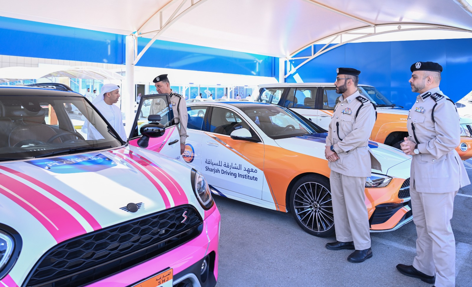 خدمة تعليم القيادة على المركبات الفارهة بالشارقة