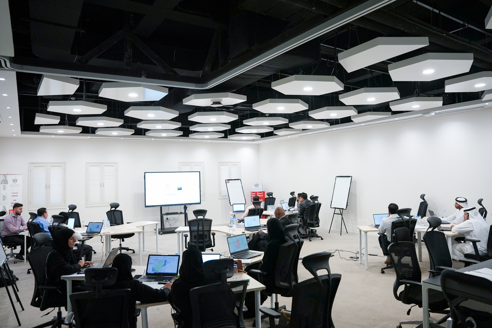 «كهرباء الشارقة» تنظم برنامجاً تدريبياً متخصصاً لتنمية مهارات موظفيها