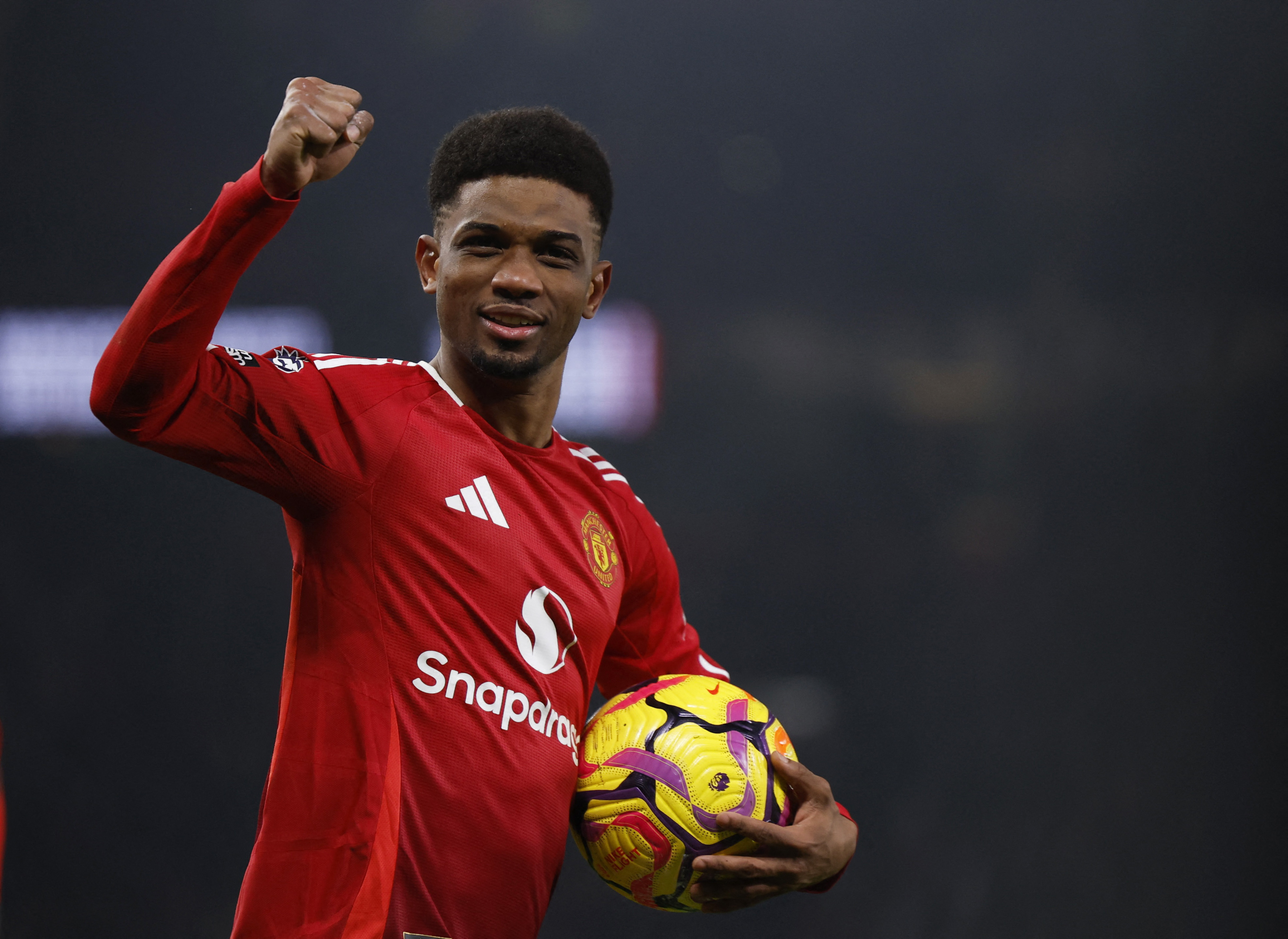 ديالو يحمل كرة «الهاتريك»