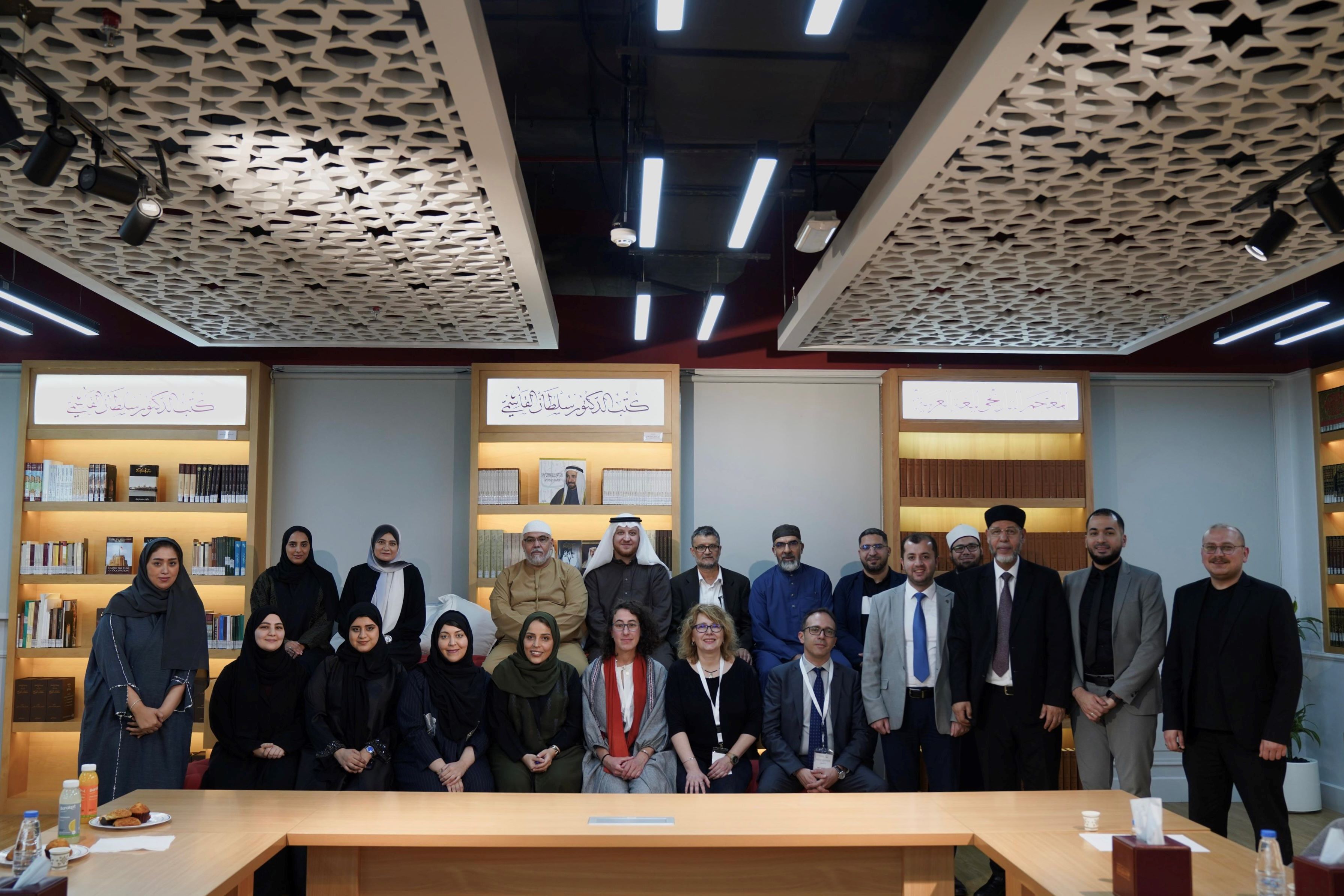 خلال زيارة الوفد لمجمع اللغة العربية في الشارقة