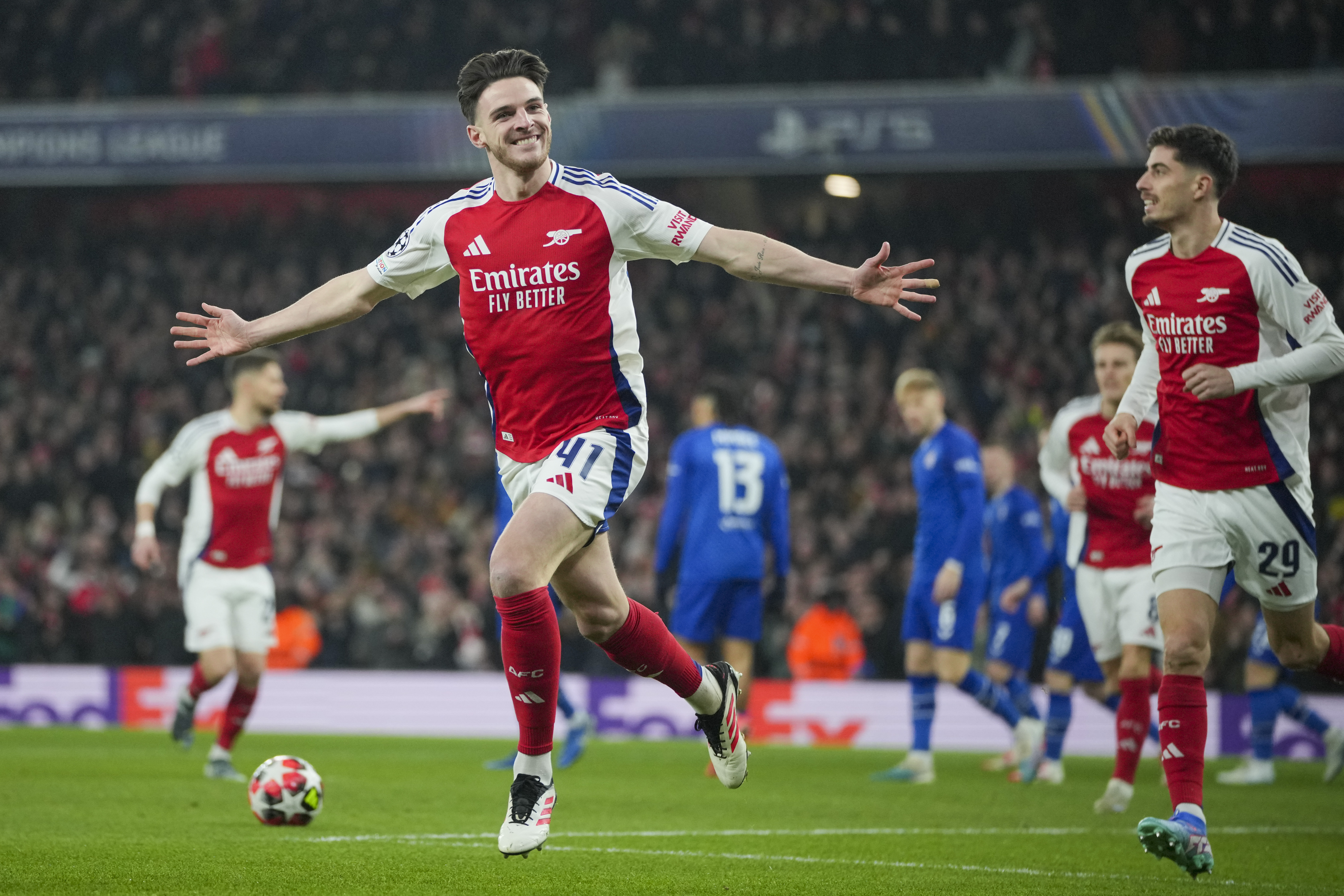 رايس يحتفل بمباراة الفوز على دينامو زغرب