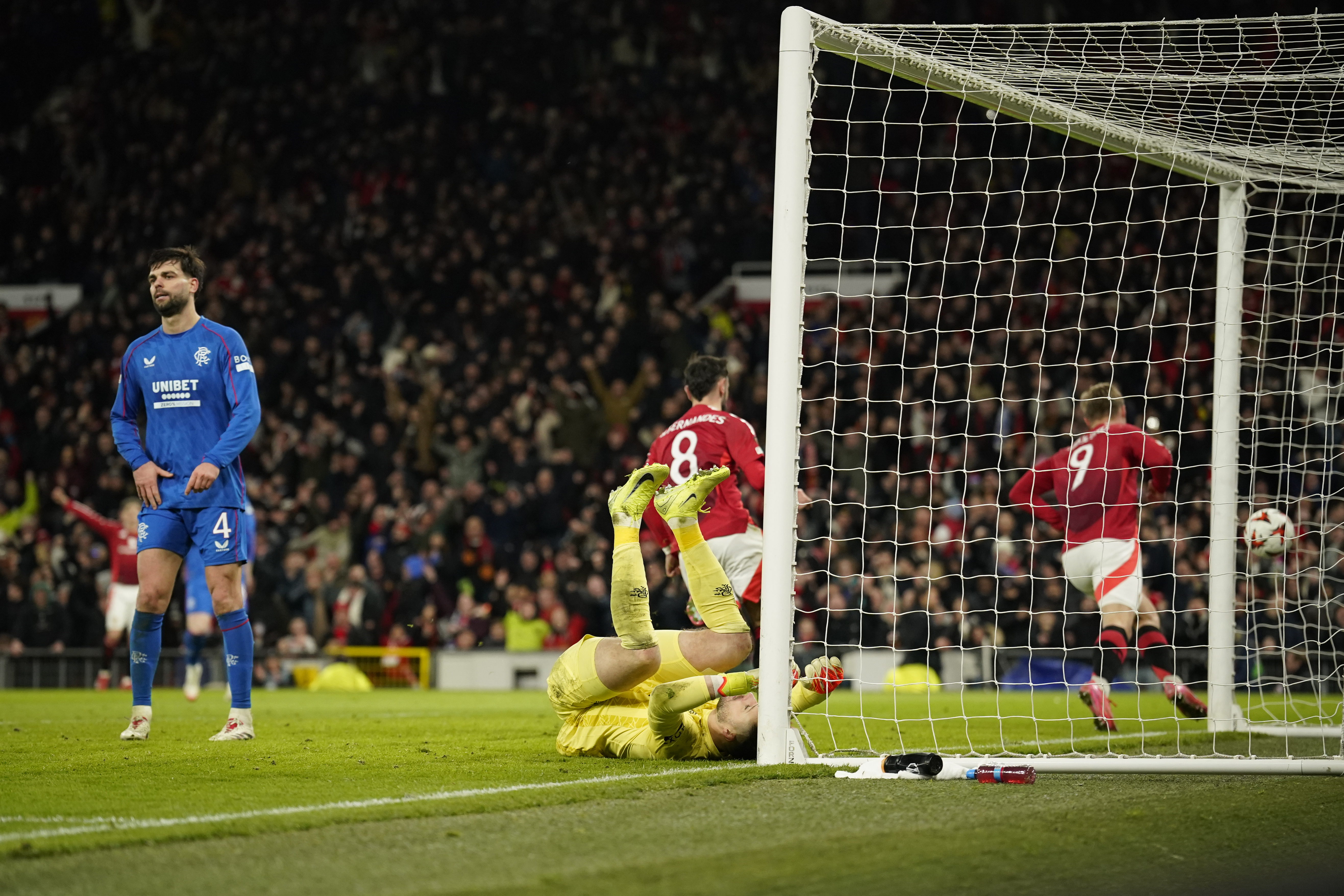 مانشستر يونايتد يسجل هدف الفوز