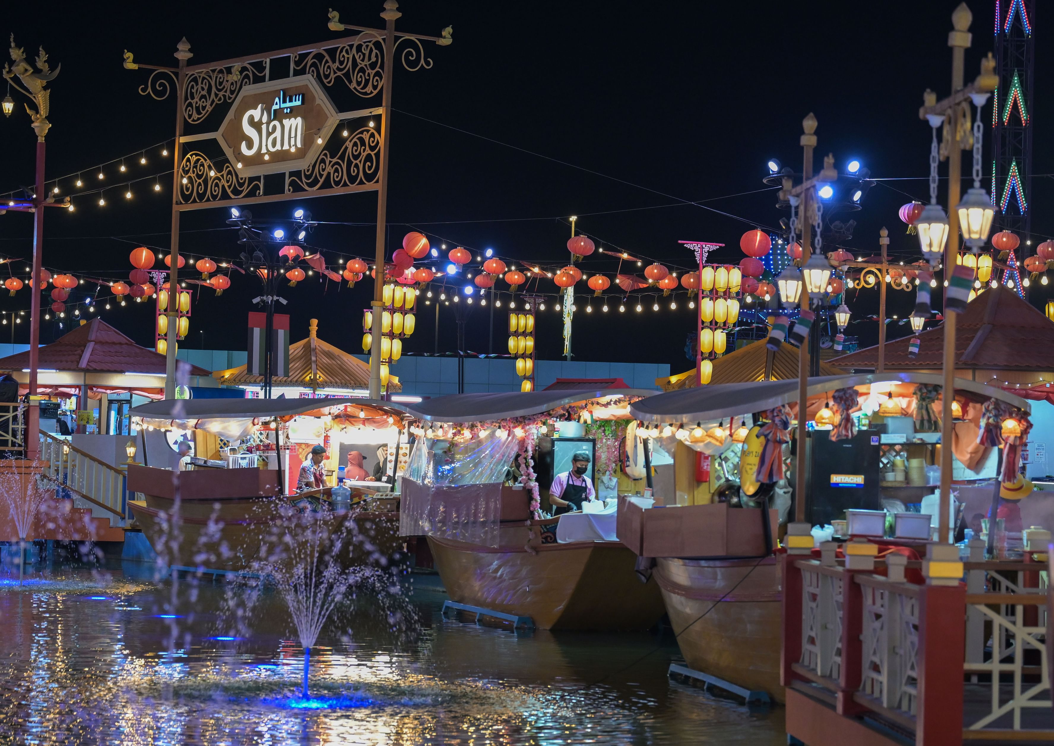 «السوق العائم» بمهرجان الشيخ زايد.. تجربة استثنائية بطابع آسيوي