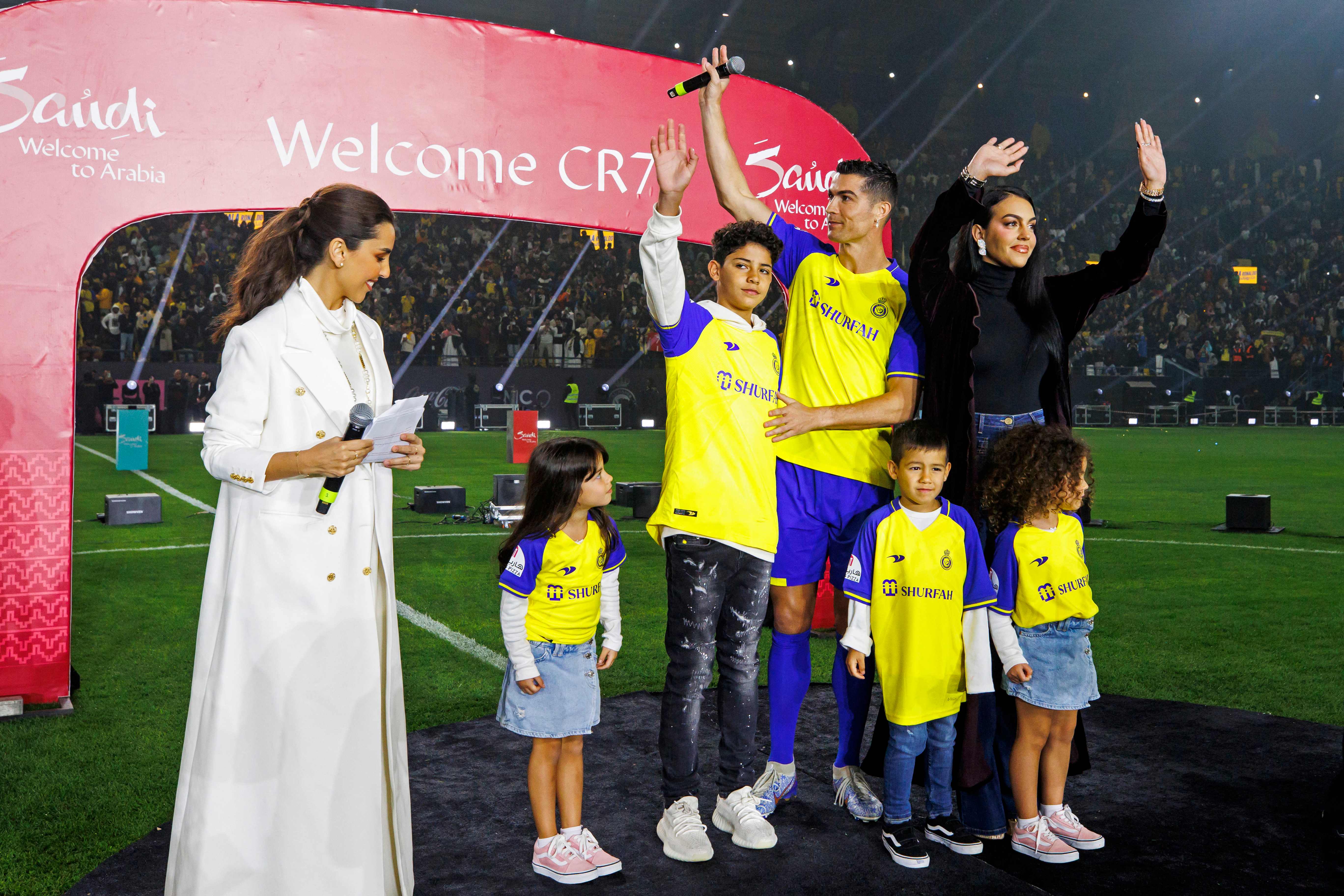 رونالدو وجورجينا والأولاد