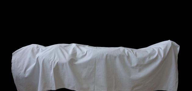 واقعة أثارت جدلاً.. ميت يفتح عينيه أثناء تشييعه