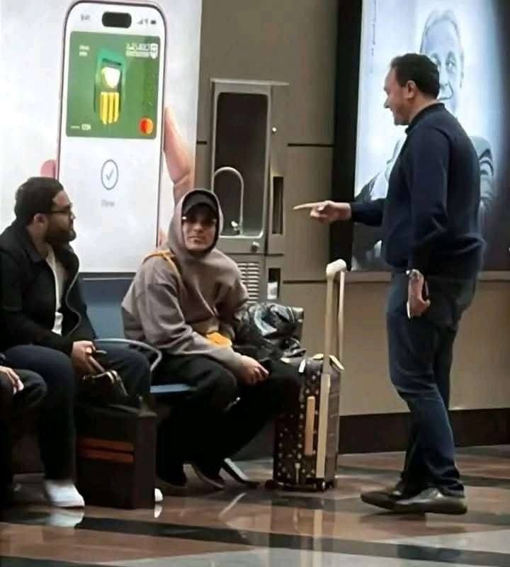 أشرف بن شرقي لحظة وصوله إلى مطار القاهرة " صورة متداولة"