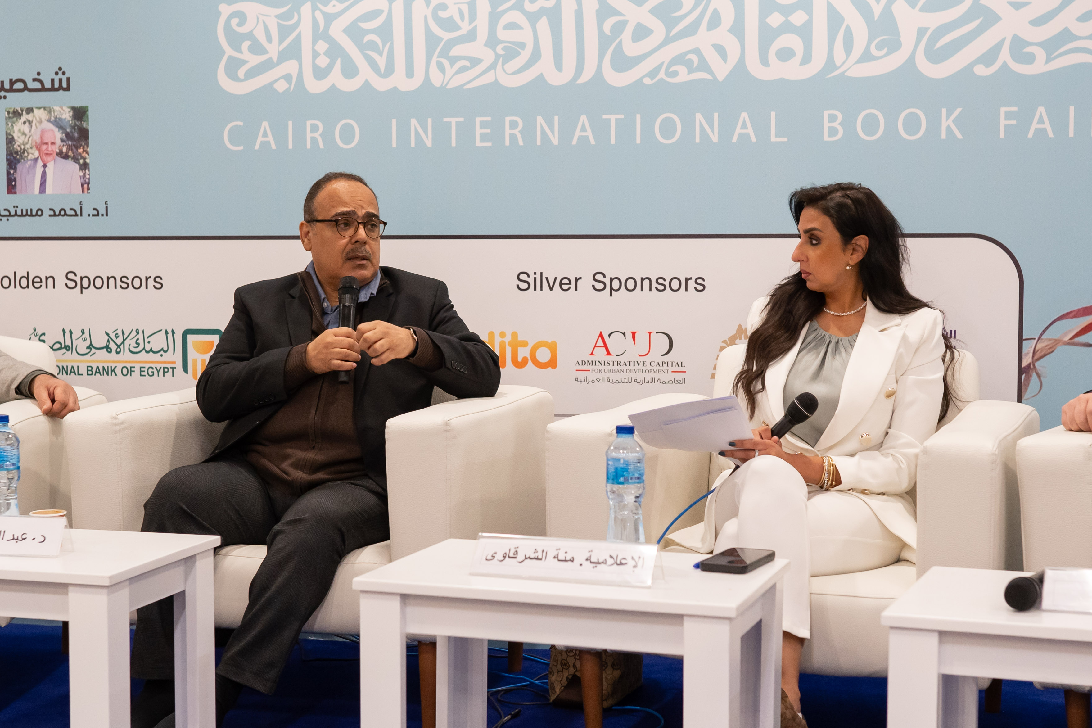 د. عبد العزيز المسلم في إحدى جلسات المعرض