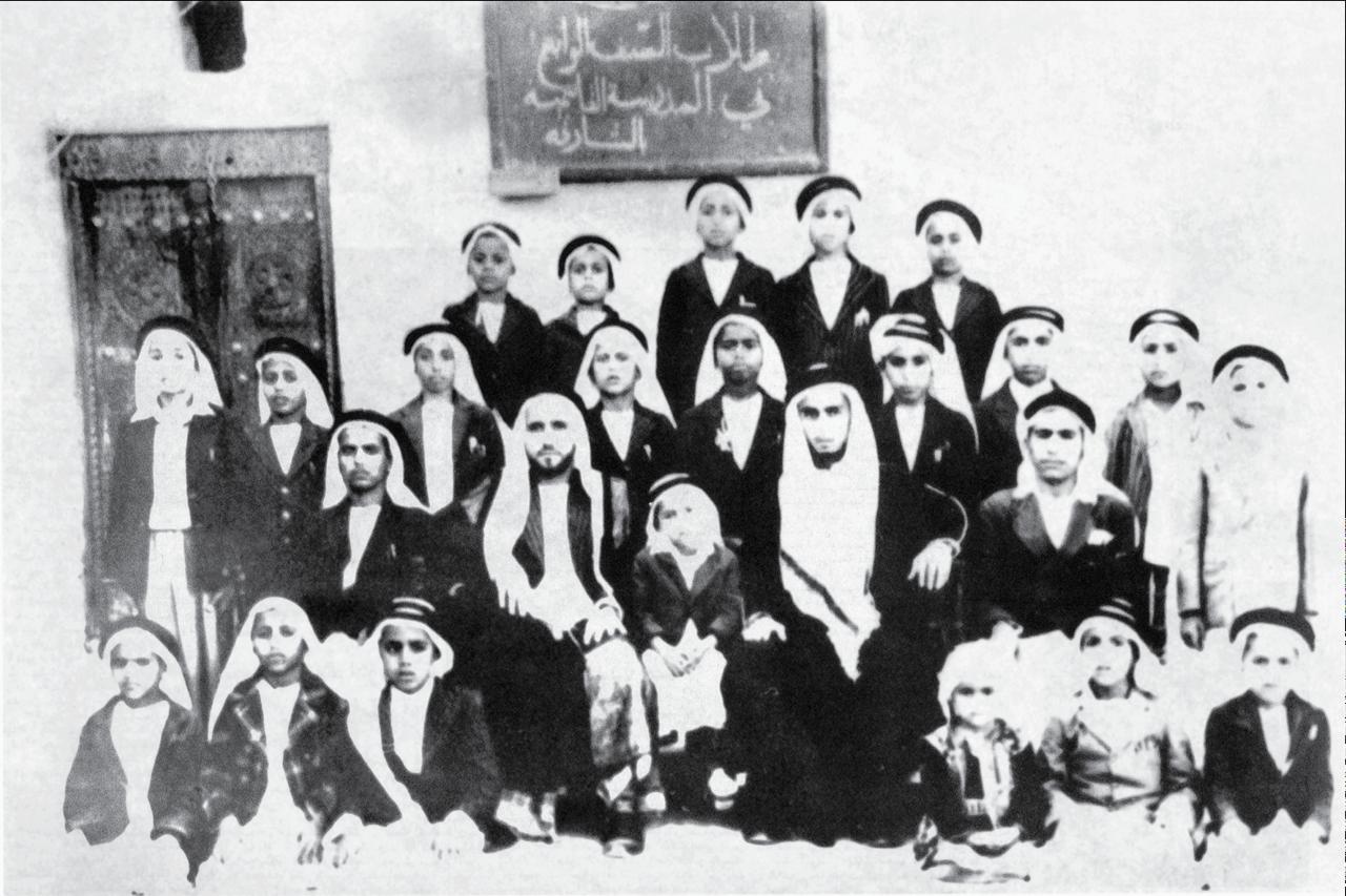طلاب المدرسة القاسمية