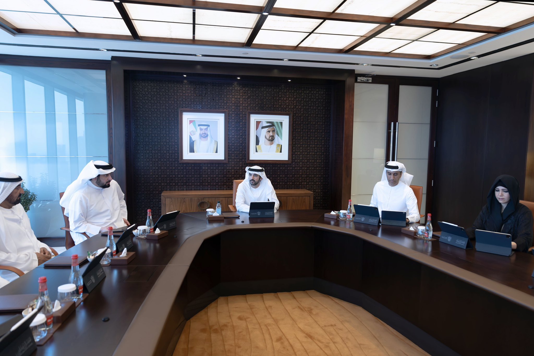 حمدان بن محمد يعتمد مبادرة «القنوات الرقمية المشتركة» لتقديم خدمات دبي في منصات موحدة