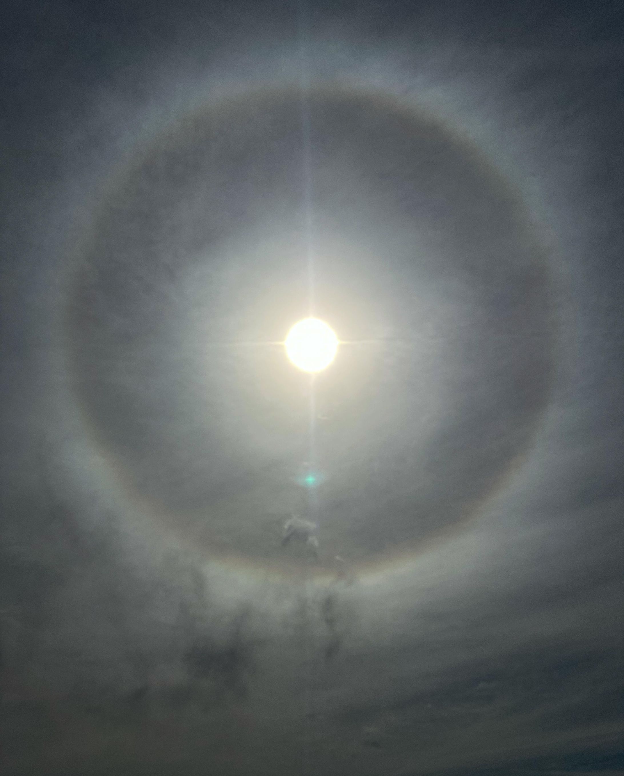 ظاهرة «الهالة الشمسية» في سماء الإمارات