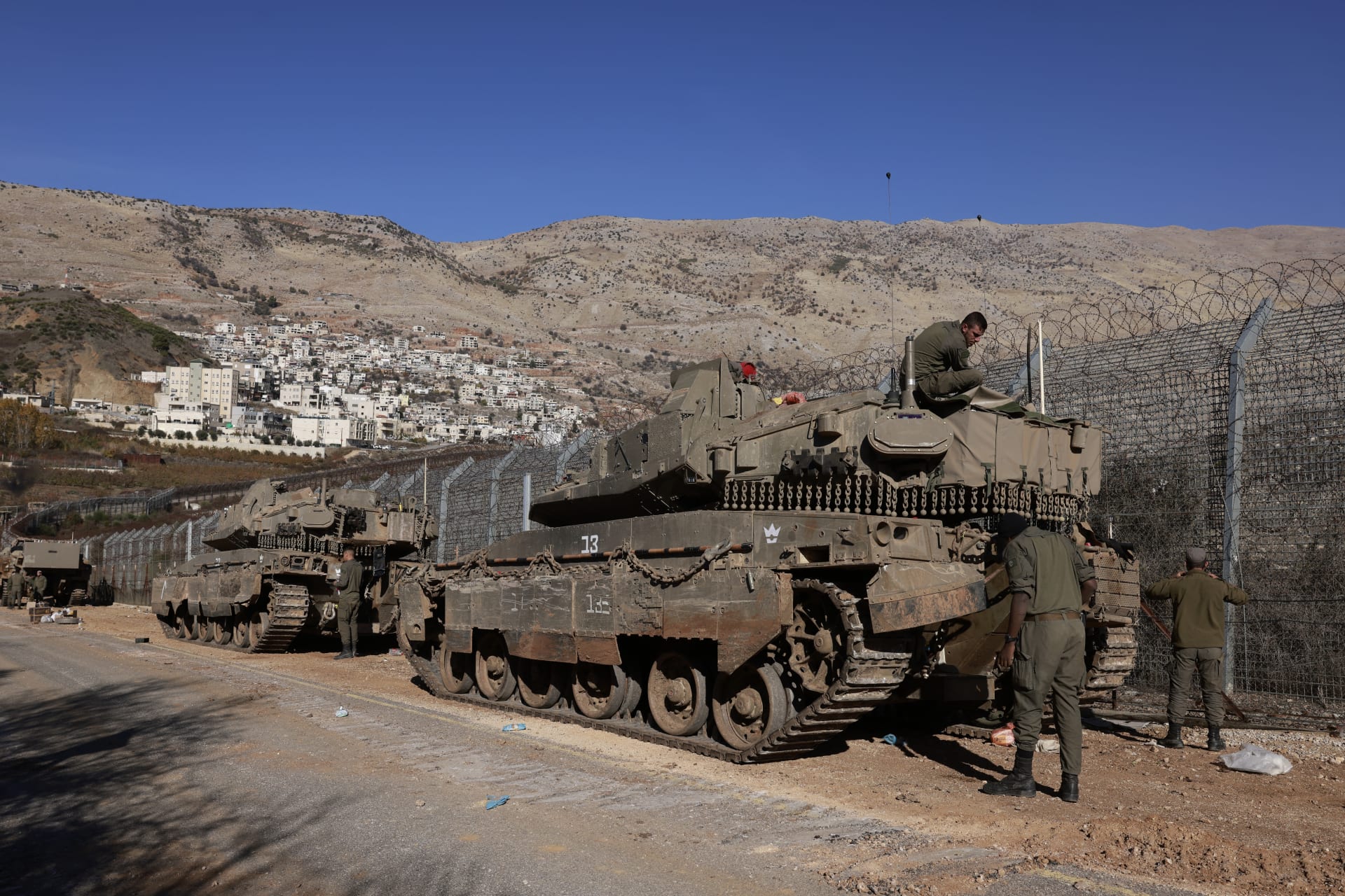 احتلال وتعزيز السيطرة.. ماذا تفعل إسرائيل في سوريا؟