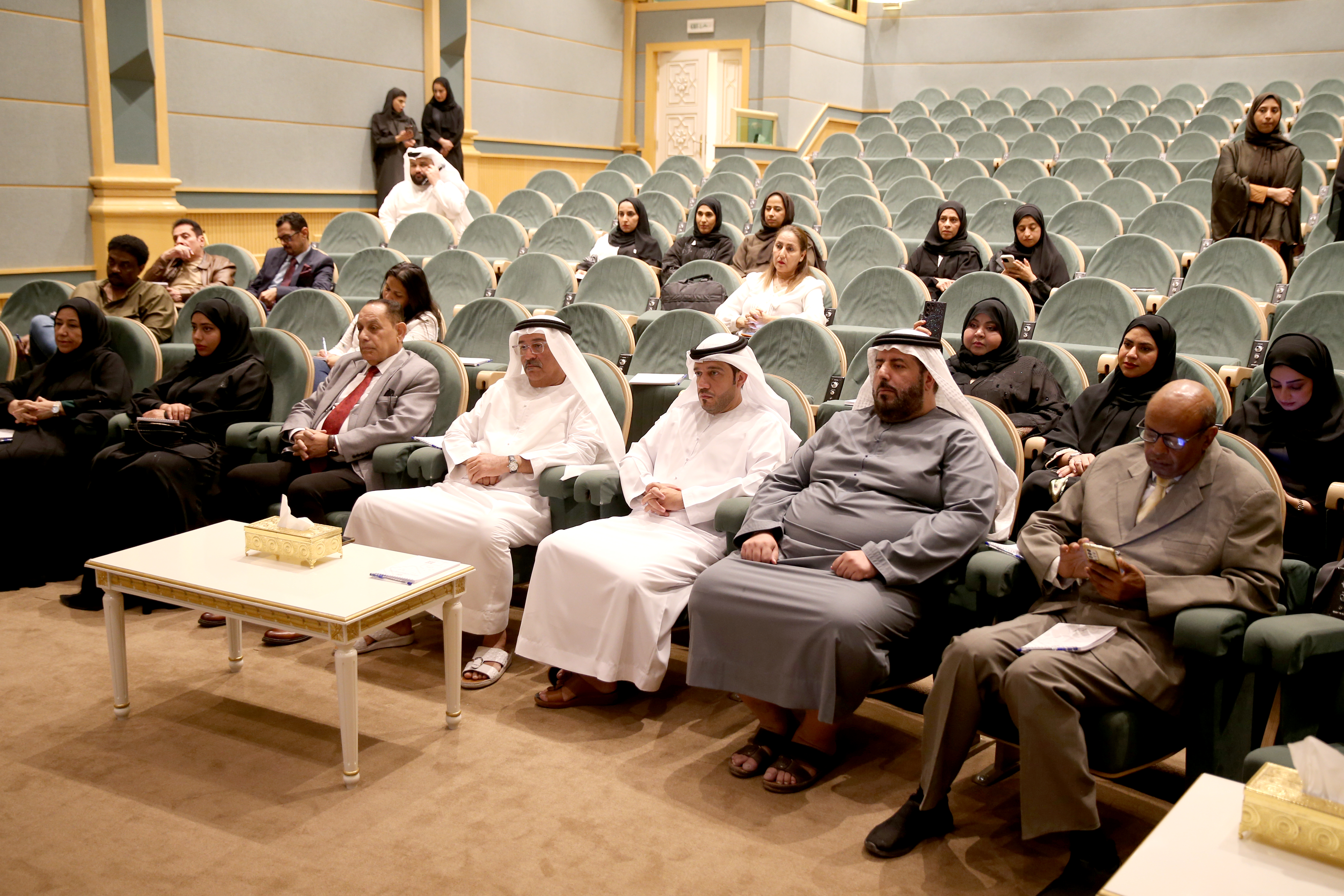 مؤتمر صحفي مهرجان أيام الشارقة المسرحية  (( تصوير : هيثم الخاتم ))