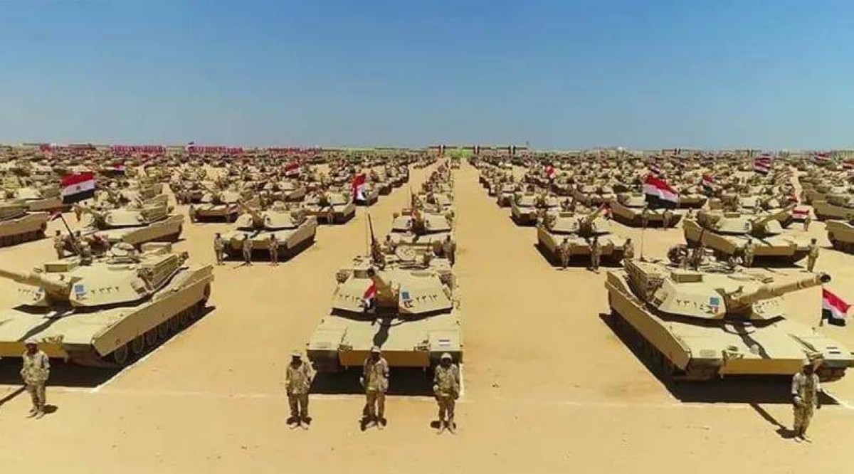 وزير الدفاع المصري يطالب الجيش بالحفاظ على «أعلى درجات الجاهزية»