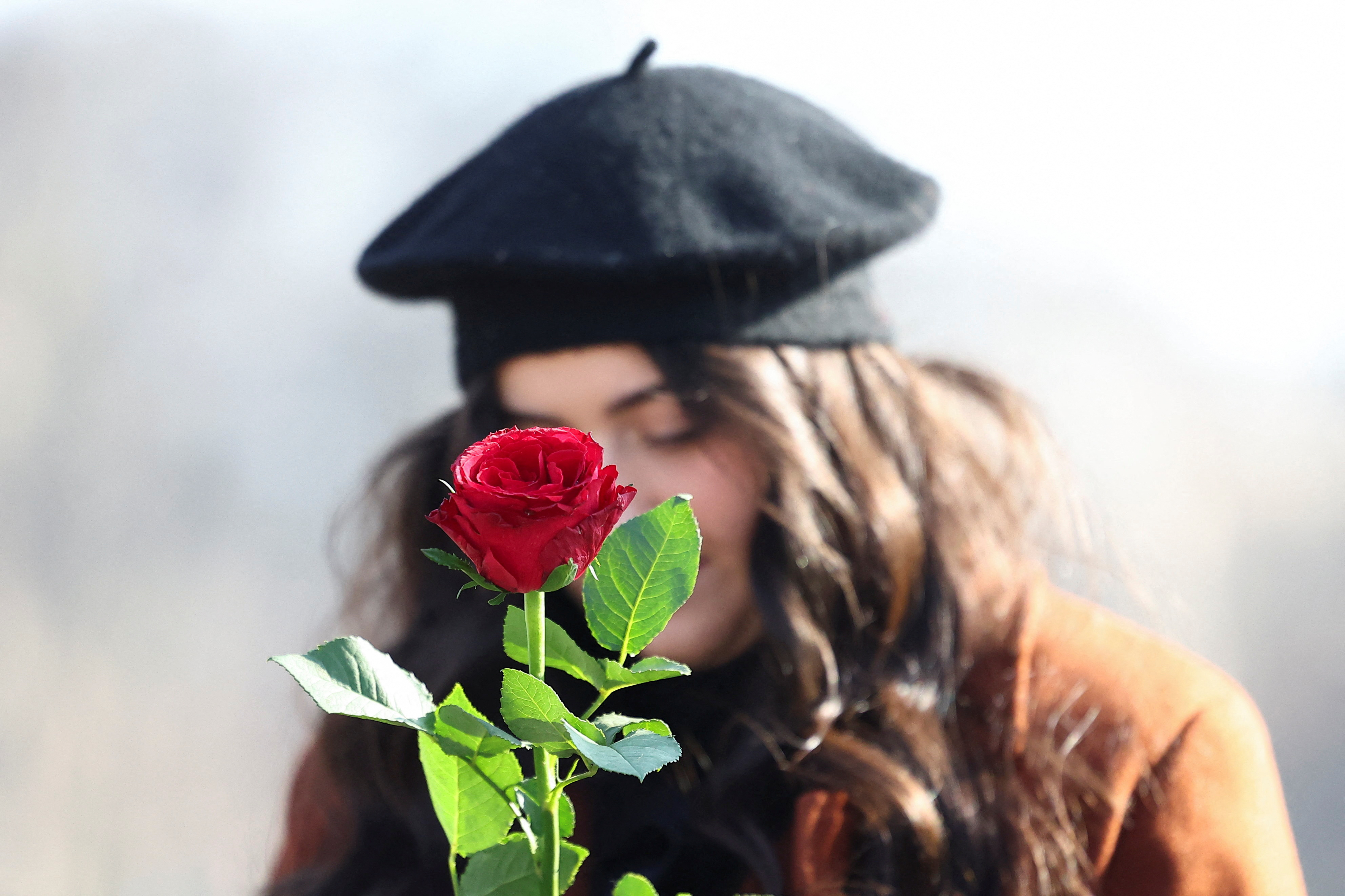 العالم يحتفل بعيد الحب