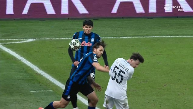 تولوي يضرب لاعب بروغ