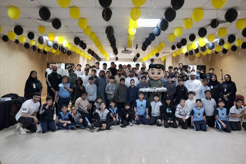 شرطة دبي توعي الطلبة بالتزامات الجمهور الرياضي