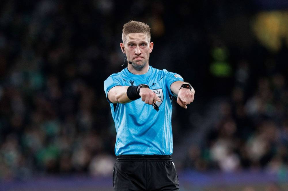 أثار غضب أنشيلوتي.. من هو إسكاس حكم مباراة الأهلي والزمالك؟