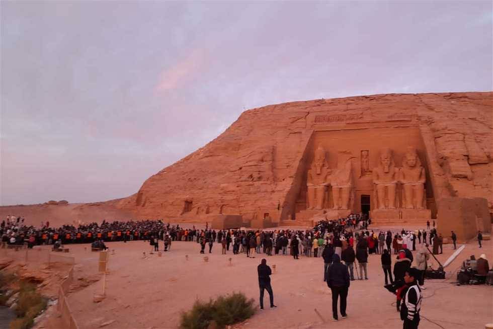 غيوم كثيفة تحجب تعامد الشمس على وجه رمسيس