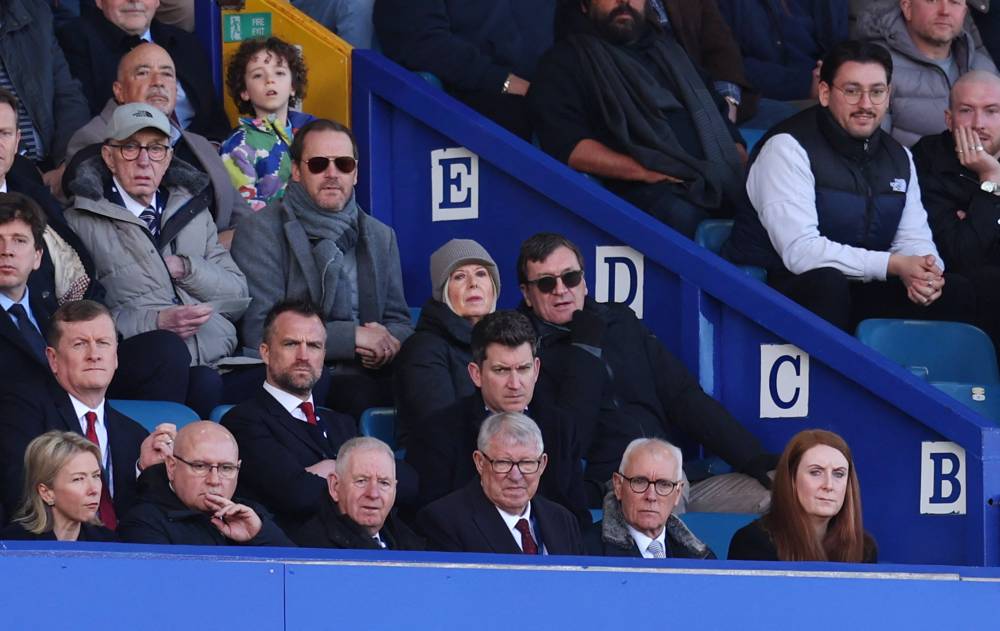 فيرغسون يحضر مباراة اليونايتد في معقل إيفرتون