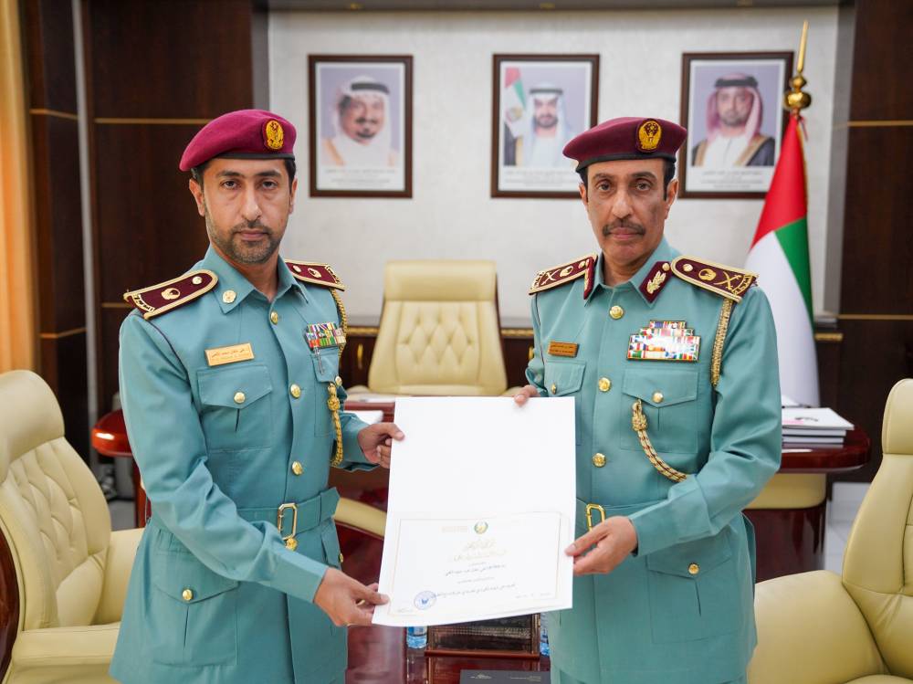  اللواء النعيمي يكرم الدكتورالكعبي