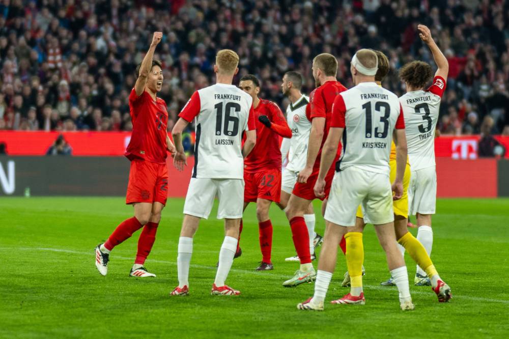 بايرن يحسم مواجهته مع فرانكفورت برباعية