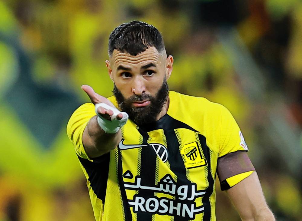 بنزيمة في المباراة أمام الهلال