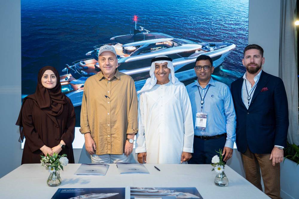 خلال فعالية توقيع شراء ماجسيتي 145