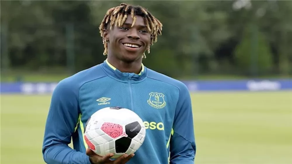 مويس كين يعود إلى تدريبات فيورنتينا بعد تعافيه من إصابة في الرأس