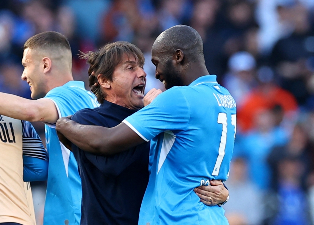 لوكاكو يخسر 2 كجم من وزنه ويطلق سباق لقب الـ«سيري أي»