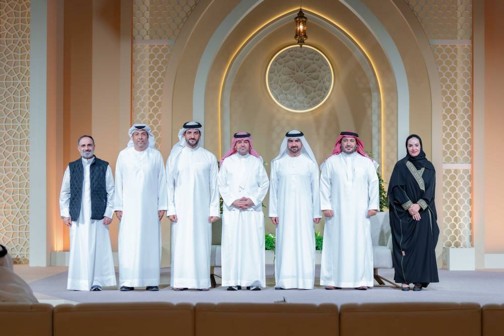 عبد الله بن سالم وسلطان بن أحمد وطارق علاي وعلياء بو غانم وحمود الصاهود وعلي العلياني و فارس عاشور