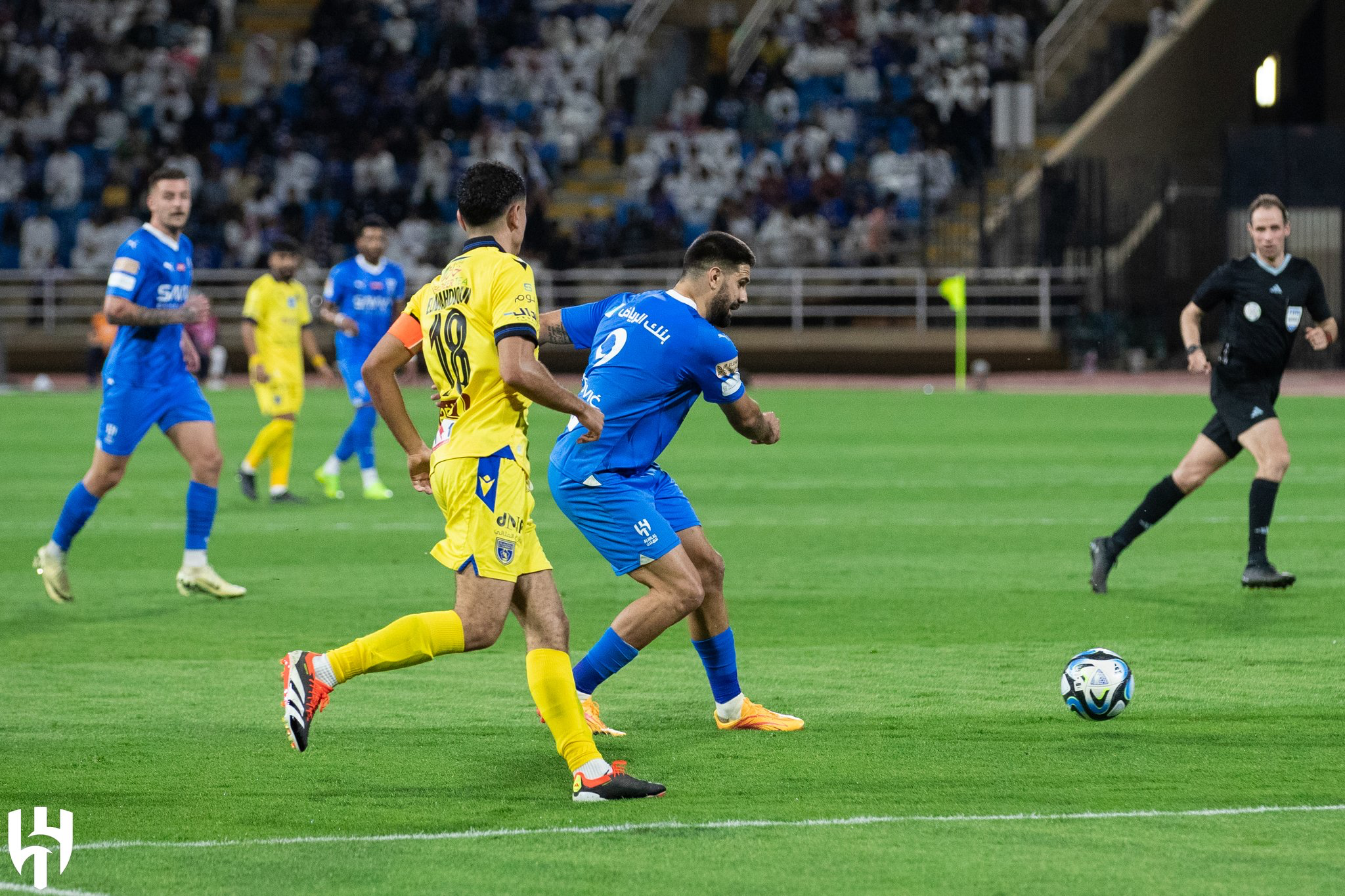 من مباريات الهلال والتعاون