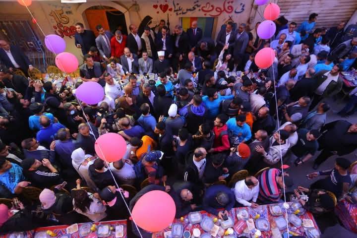 أكبر مائدة رمضانية في مصر تجذب آلاف الصائمين