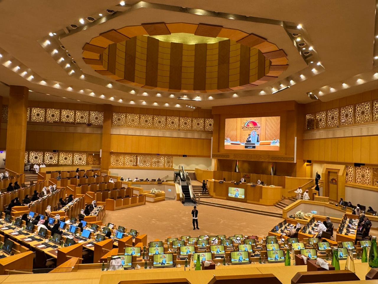 المزروعي: حلول جذرية للازدحام المروري بين دبي والشارقة