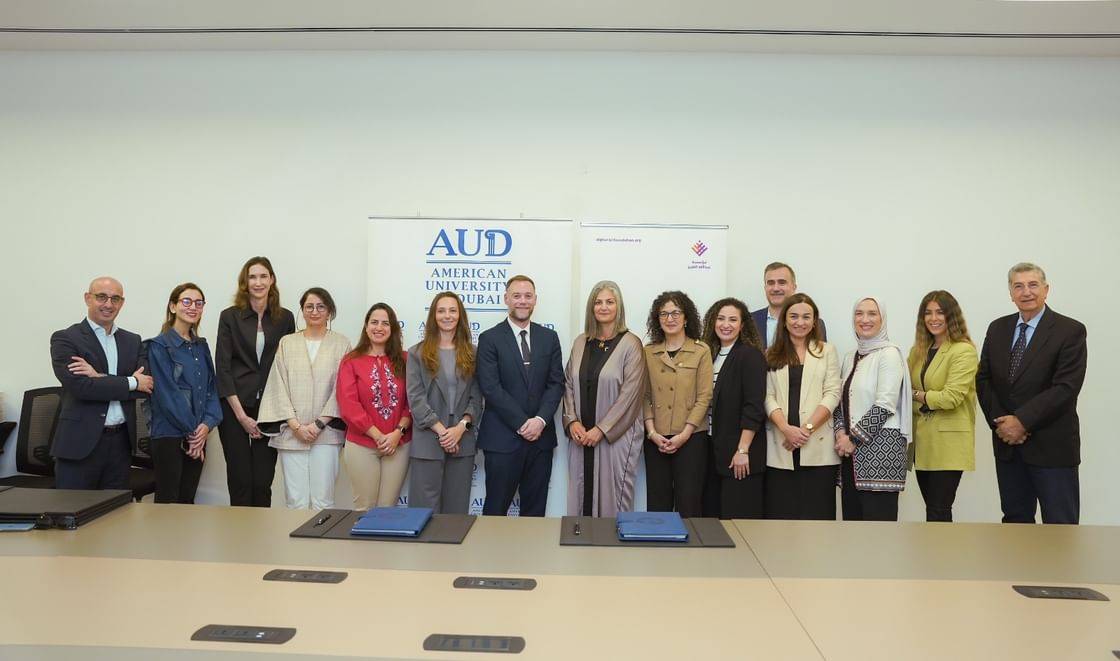 توسيع نطاق التعليم الرقمي والهجين لطلاب الدراسات العليا