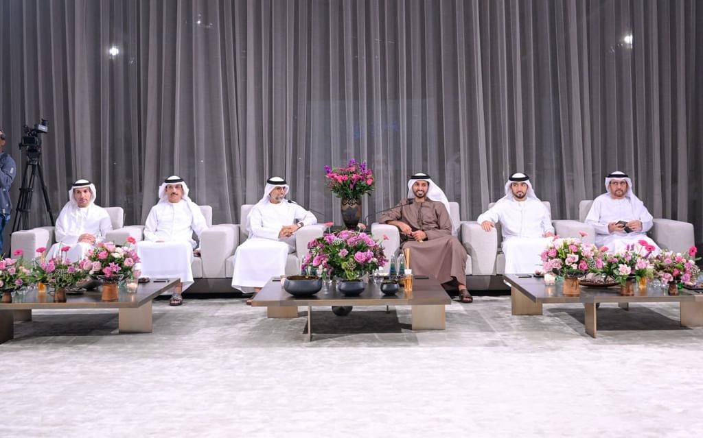 راشد بن حميد وسهيل المزروعي والحضور خلال المجلس