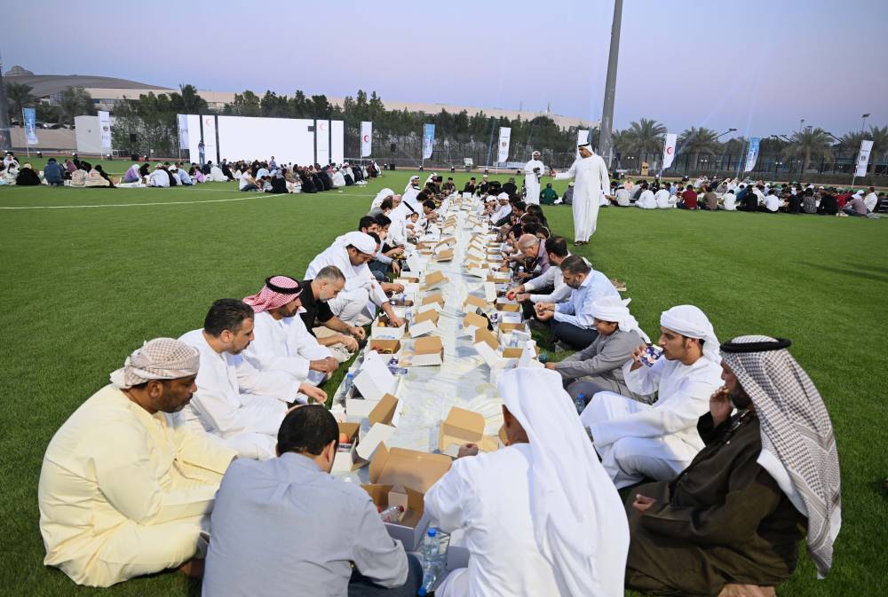 «الهلال الأحمر» تنظم إفطاراً يجمع مختلف الجنسيات والديانات