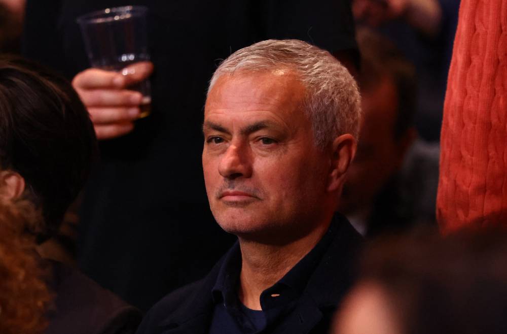 مورينيو يتابع النزالات