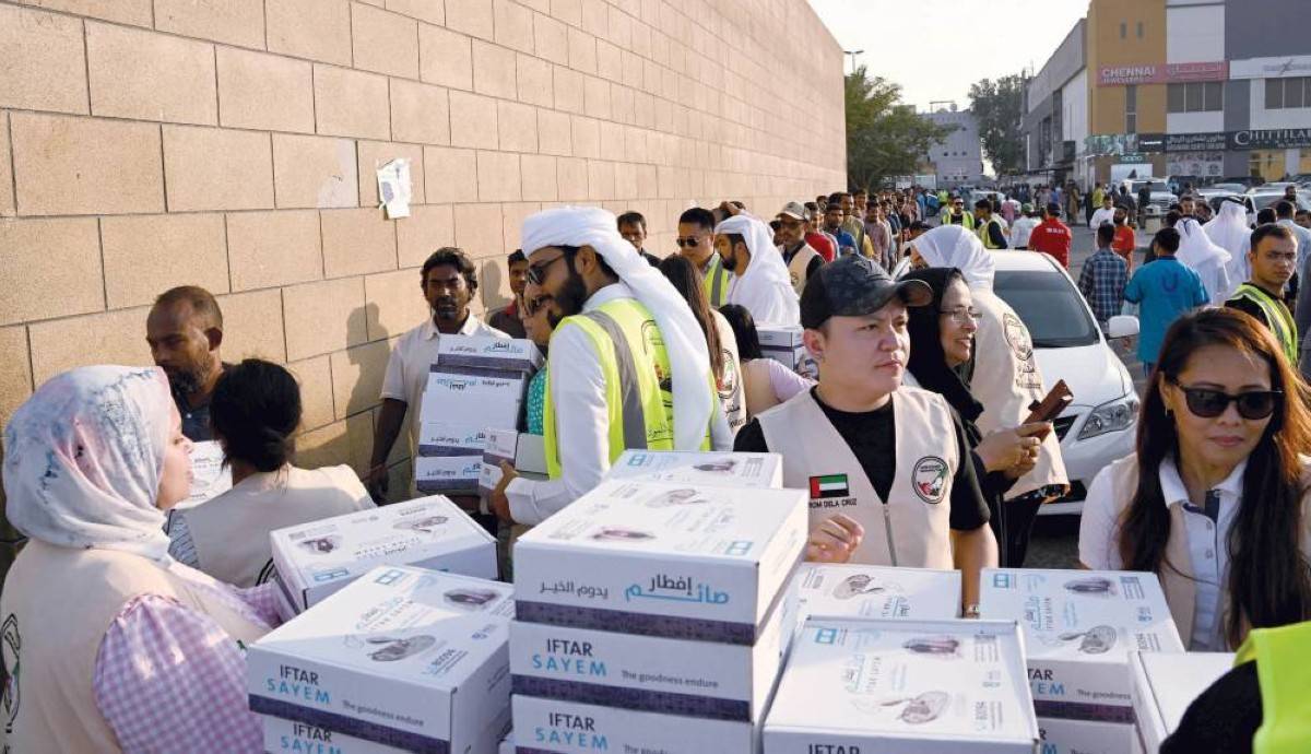 خلال توزيع الوجبات في مبادرة حافلة الخير 