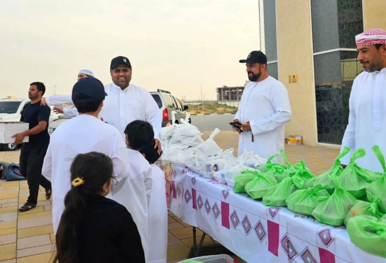 إفطار صائم.. مشهد يعكس قيم التكافل الاجتماعي