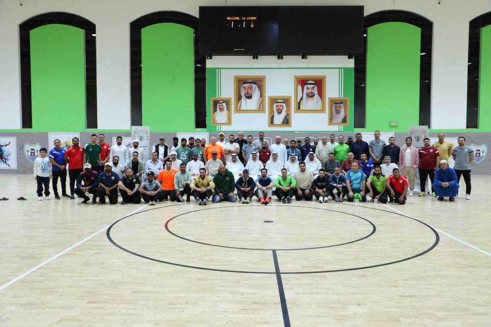 لقطة تذكارية للمشاركين في الإفطار
 