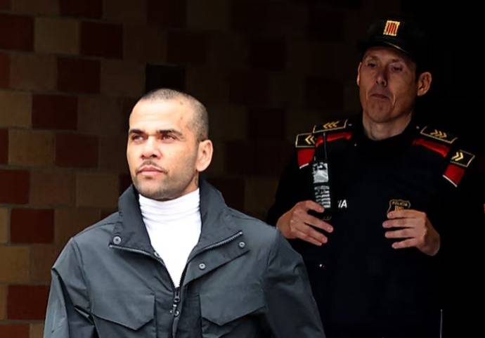 القضية بها ثغرات.. محكمة إسبانية تنصف دانى ألفيس