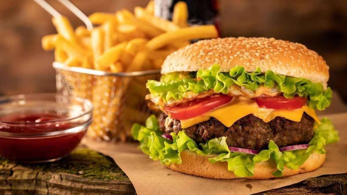 المكسيك تحمي الأطفال بحظر الوجبات السريعة بالمدارس