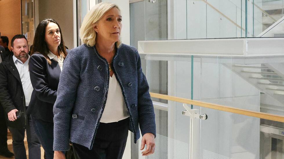 مارين لوبن بعد منعها من الترشح: «النظام أخرج القنبلة النووية»