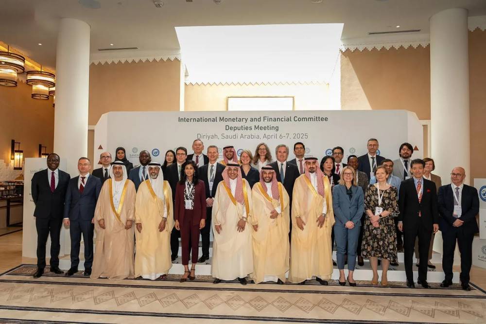 صورة جماعية للوفود المشاركة في الاجتماع