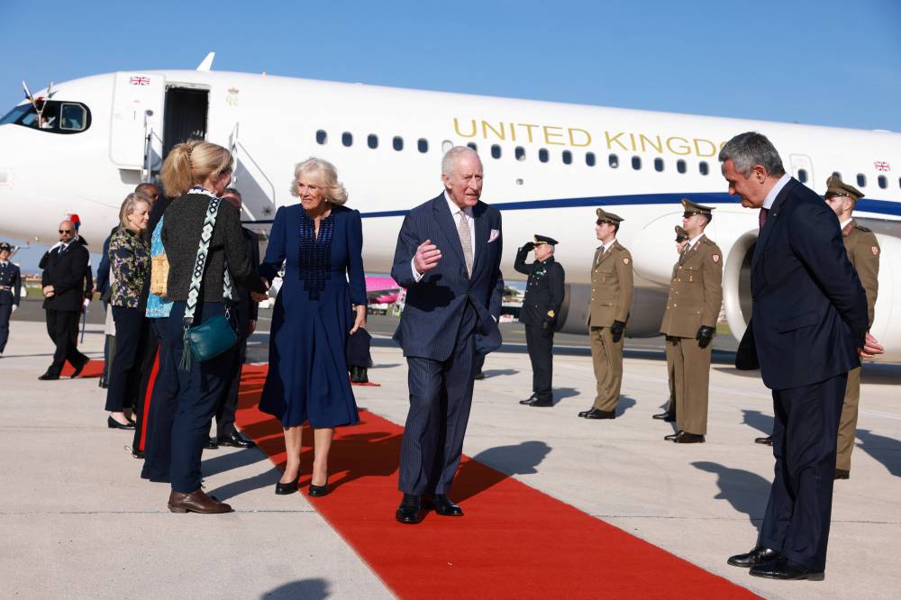 تشارلز وكاميلا يصلان إلى إيطاليا في زيارة رسمية