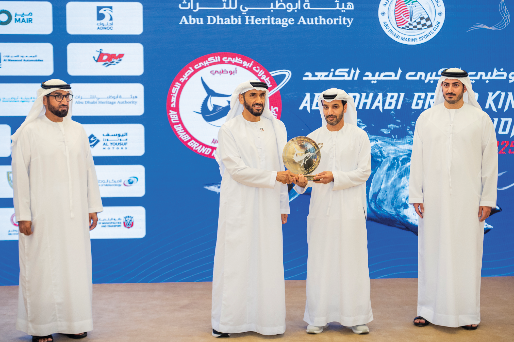 نهيان بن زايد يتوج الفائزين بحضور محمد بن سلطان