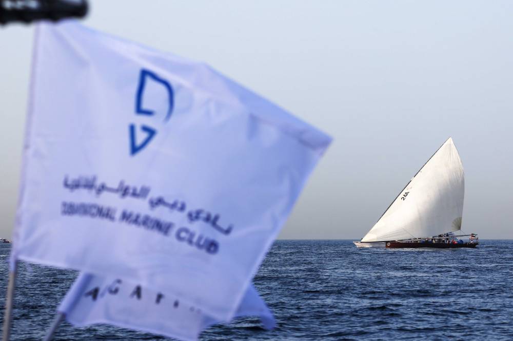 «دبي للرياضات البحرية» ينظم سباق القفال من جزيرة صير بونعير وحتى شواطئ دبي